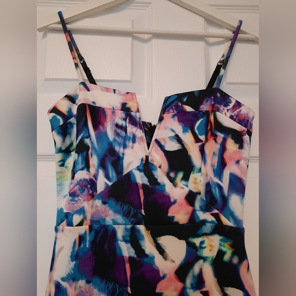 Colourful asymetric dress Bebe - Picture 2 of 7